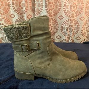 NWT Maurices Grey Zip-Up  Boots with Grey Knit